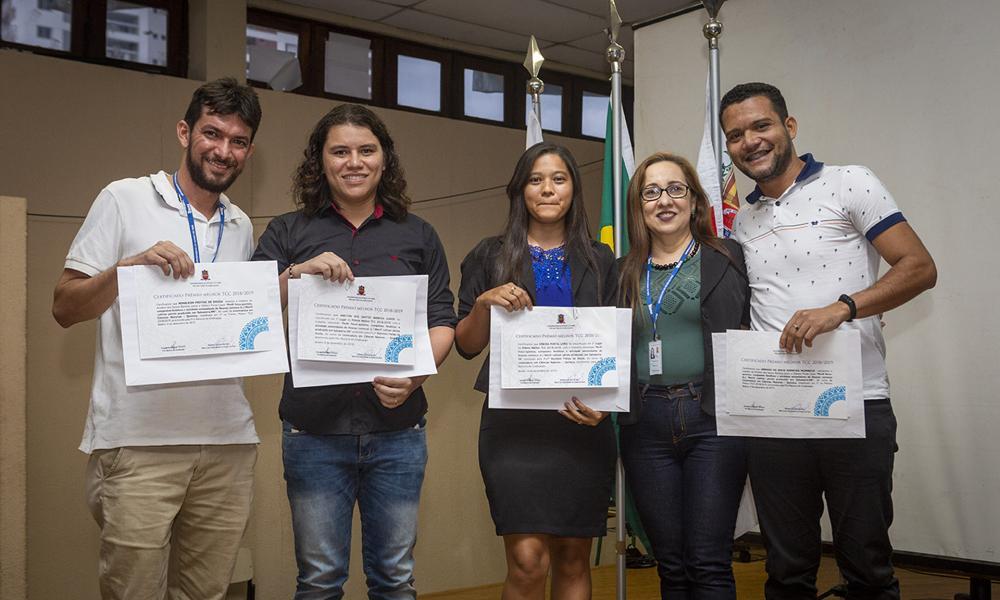 O Prêmio Melhor TCC é voltado exclusivamente aos trabalhos produzidos e aprovados por egressos dos cursos da Uepa