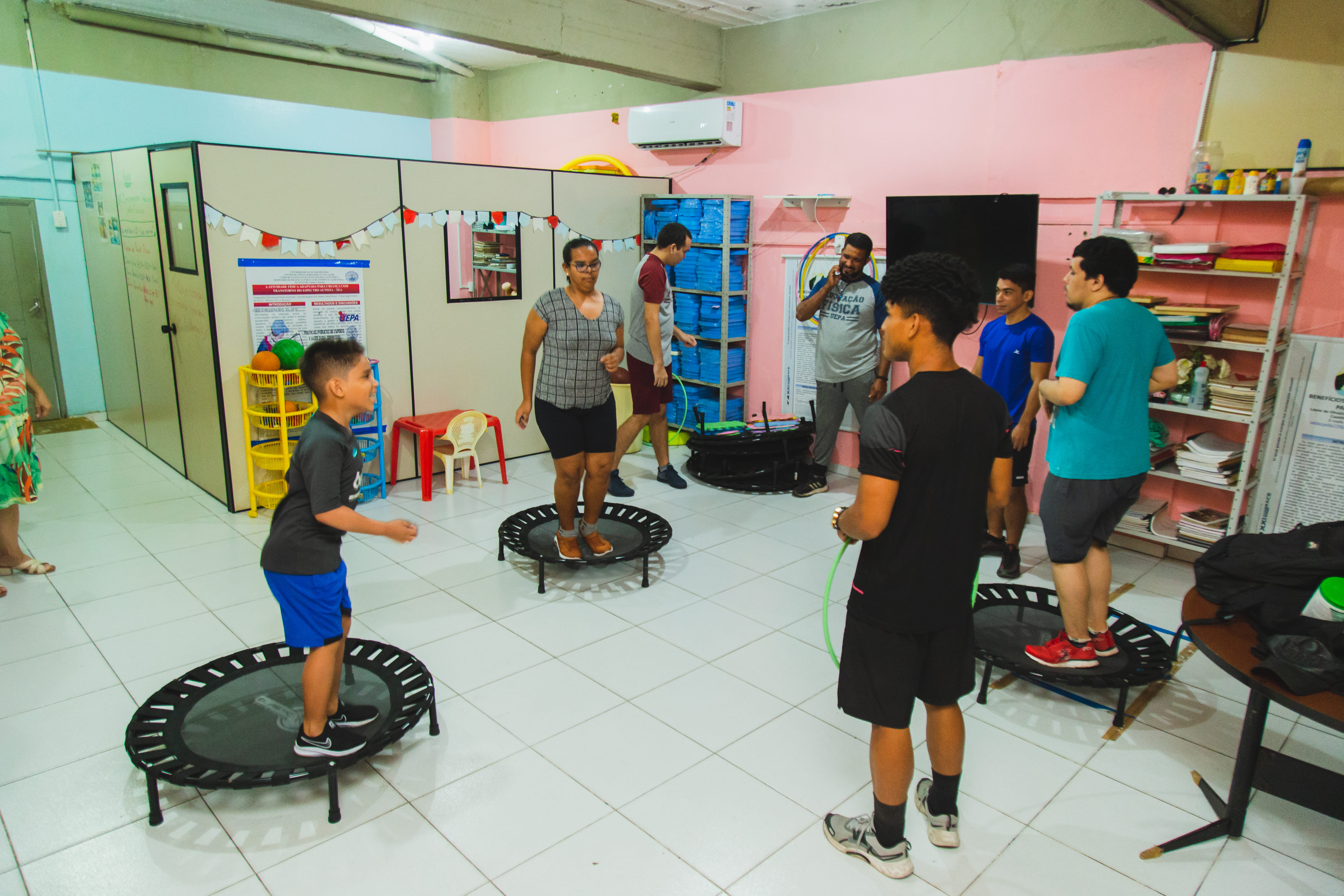 Ginástica é uma das atividades ofertadas, voltada para a inclusão e adaptação do público infantojuvenil.