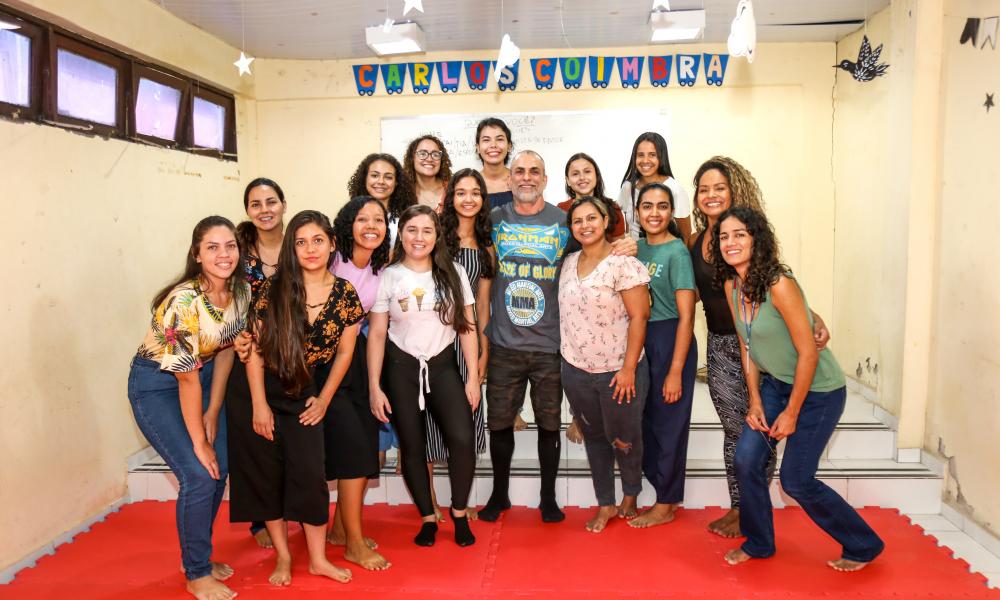 Turma de alunas que participou da aula com o professor Marcelo Dourado.