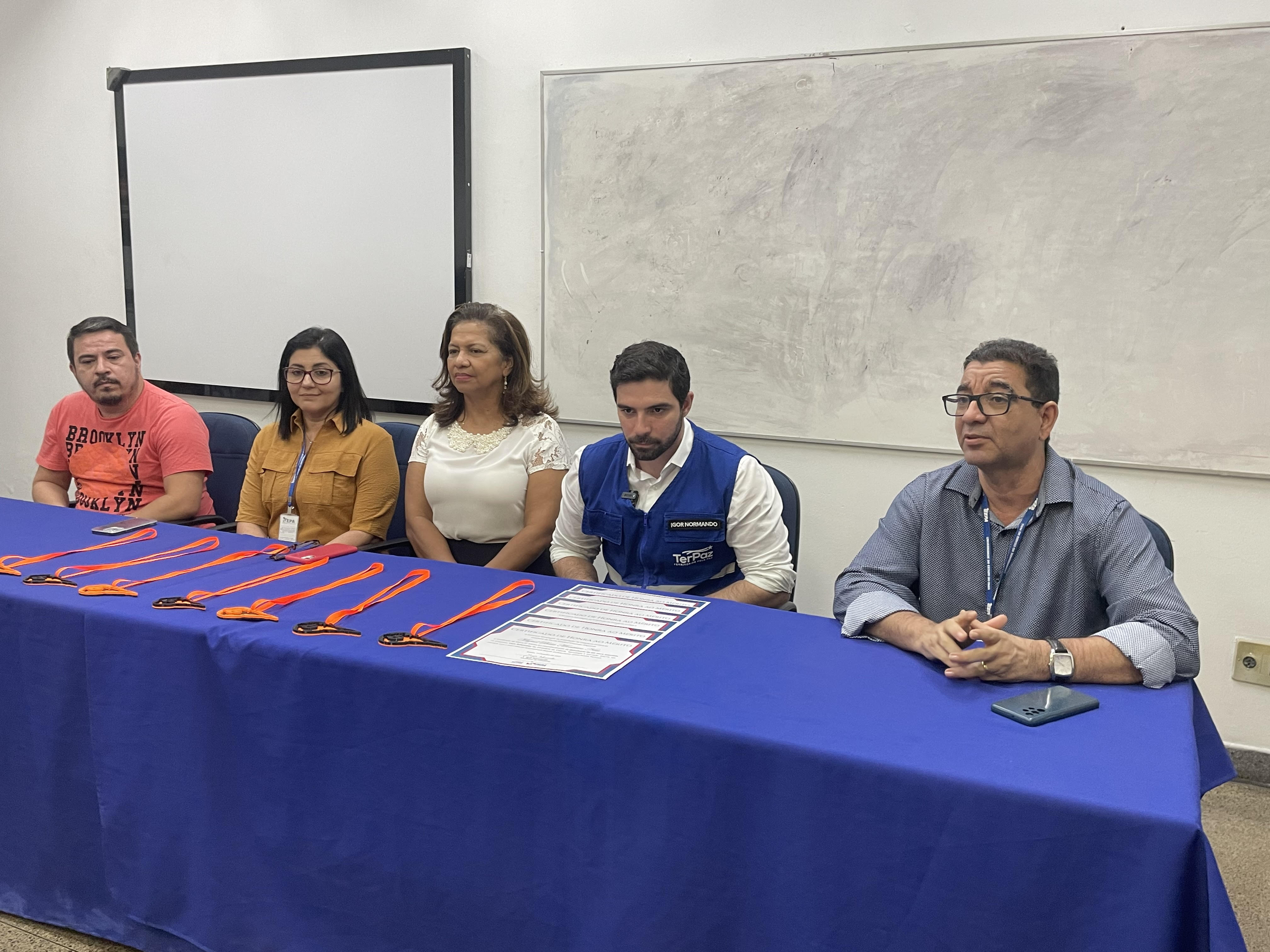 Cerimônia de reconhecimento aos estudantes contou com a participação de gestores da Uepa e Seac.