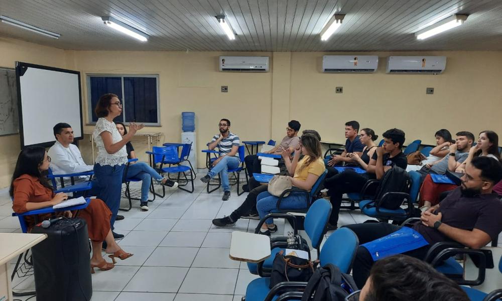 Participantes da ação de conscientização da segurança para capacitar estudantes.