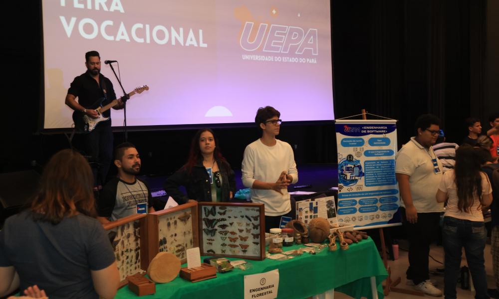 A I Feira Vocacional do Vestibular esteve presente no Teatro da Usina da Paz no bairro do Icuí-Guajará. (Foto: Sidney Oliveira/Ascom Uepa)