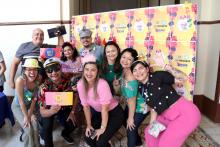 A vice - reitora, Ilma Pastana participa da "Uepa na folia" com servidores.